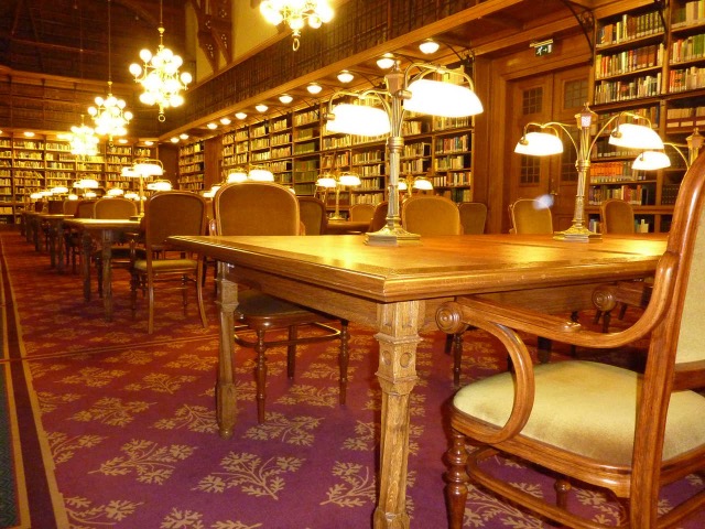 Parlamenti Ko nyvta r Nagyolvaso terem 2