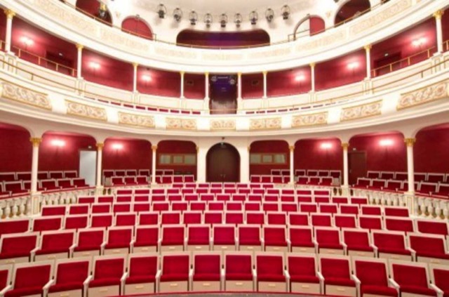 Stadttheater Buehne 1